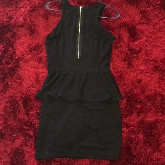 Black laced sides dress - Picture 4 of 4